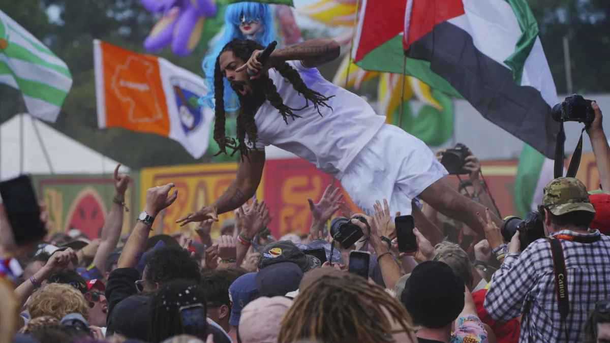 بريطانيا تغلق التحقيق في هتافات "بوب فيلان" ضد إسرائيل