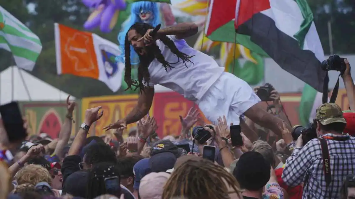 بريطانيا تغلق التحقيق في هتافات "بوب فيلان" ضد إسرائيل