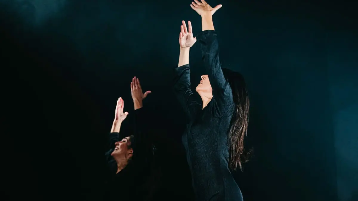 مسرحية "المجنون".. غوص في زوايا الذات بين الكوميديا السوداء ورومانسية جبران