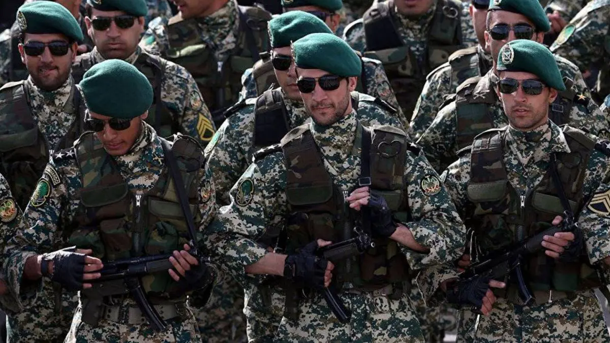 إيران تُشيع 4 من ضباط "القبعات الخضراء" بعد مقتلهم في سوريا (صور)