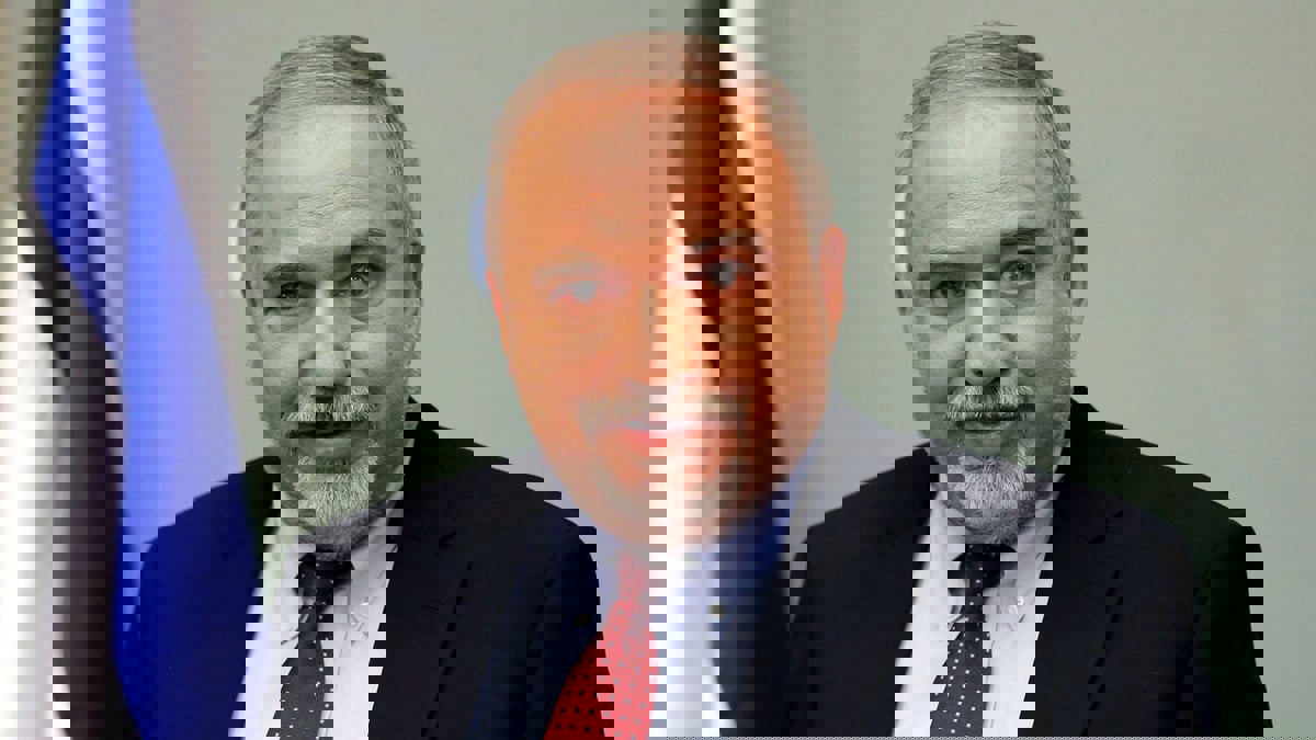 اتهام ليبرمان بإهانة "الهولوكوست" بعد تشبيهه أساليب نتنياهو بـ"النازية"