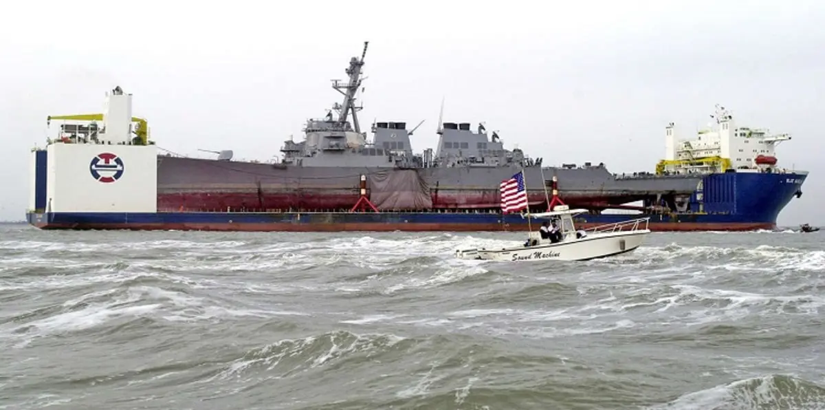 عودة المدمرة الأمريكية "كول" لسواحل اليمن.. رسائل طمأنة للسعودية وتحذير للحوثيين