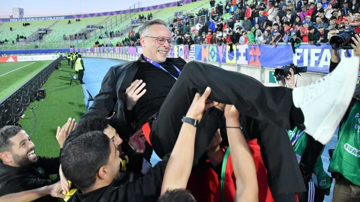 يجمعه شيء بمورينيو.. من هو محمد وهبي صاحب معجزة منتخب المغرب للشباب؟