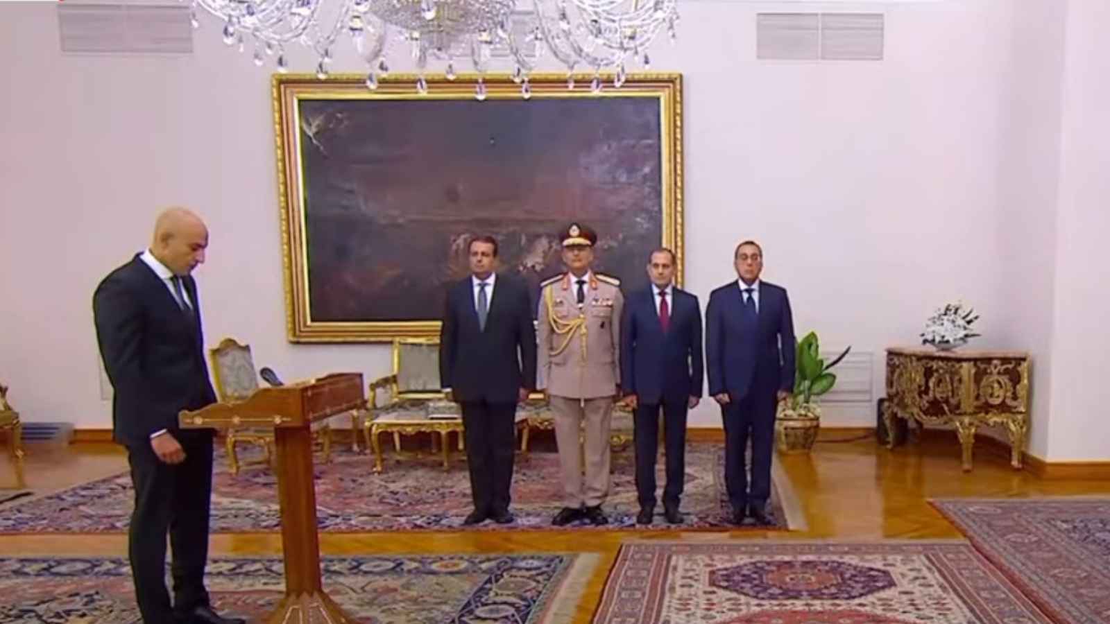 وزير التربية المصري الجديد.. عمل بائع صحف ونادلاً