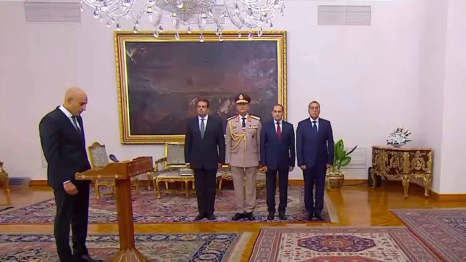 وزير التربية المصري الجديد.. عمل بائع صحف ونادلاً