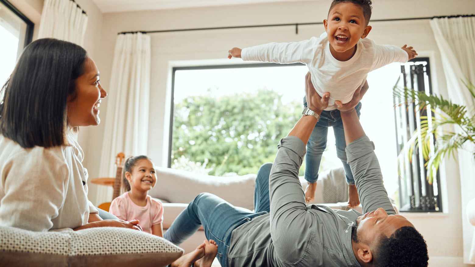 خطوات مبكرة تعزز علاقة الآباء بأبنائهم عند البلوغ