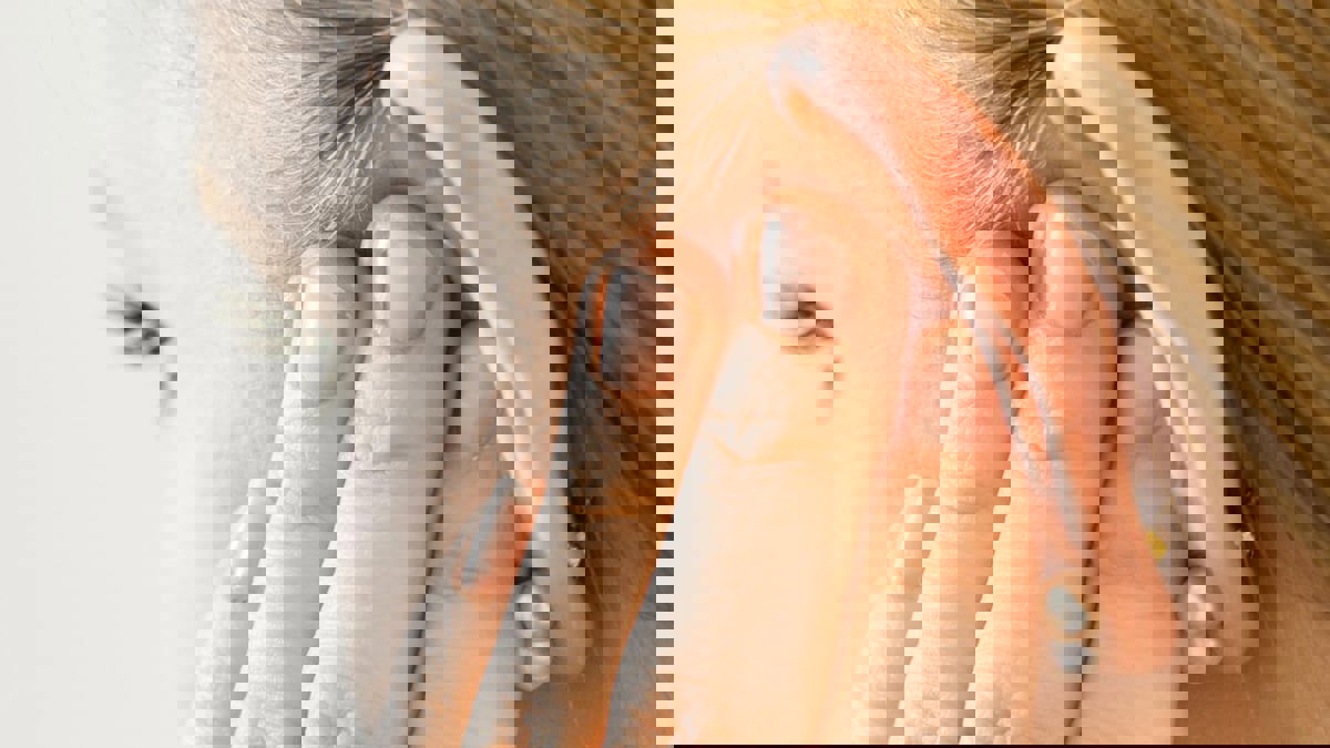 أصوات "غريبة" في أذن امرأة ستينية.. والسبب "عنكبوت"