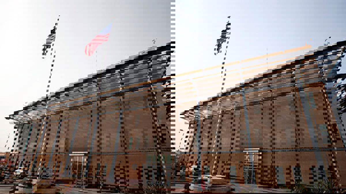 وجه رسالة لترامب".. خبير عراقي يشكك بتبني فصيل جديد قصف المنطقة الخضراء