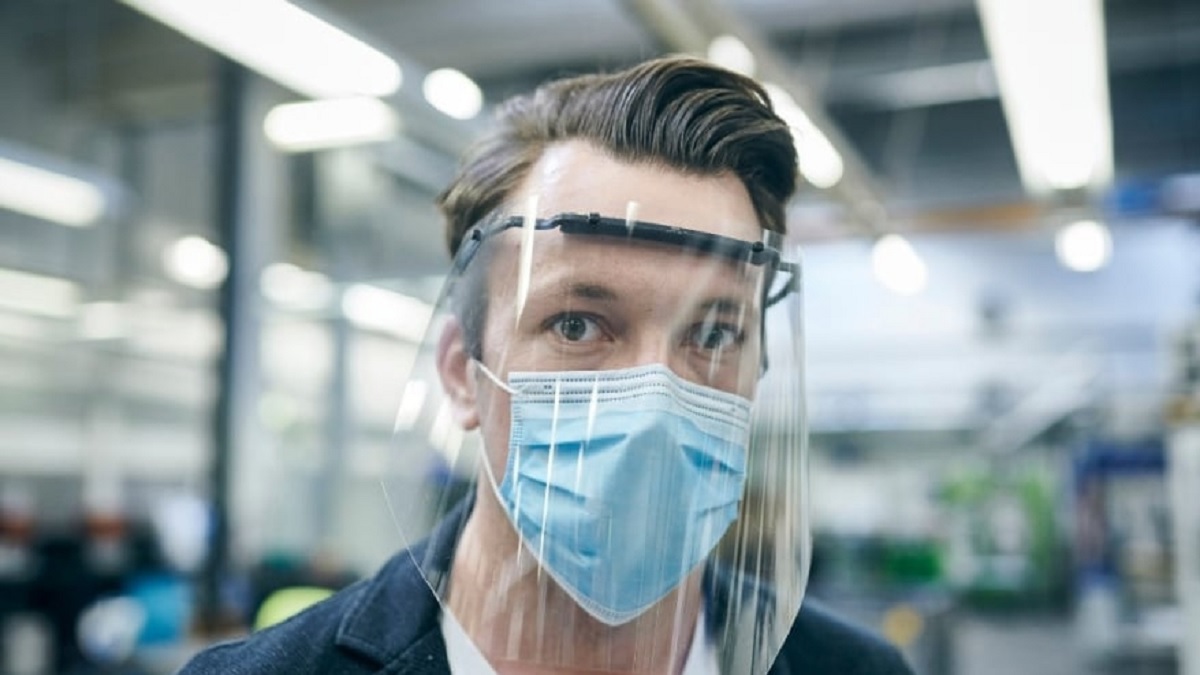 فيديو صادم يكشف ضعف "درع الوجه" أمام "كورونا"