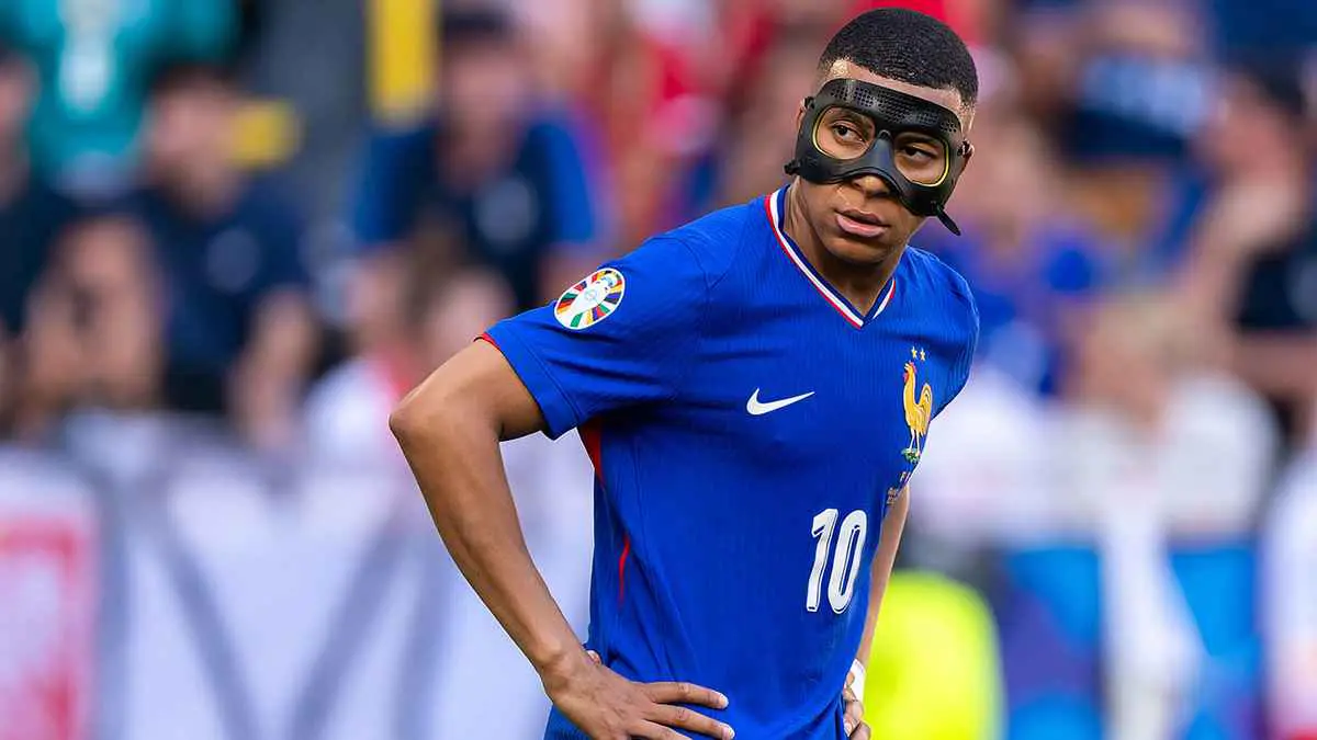 "ضحية الجحود".. نجم ليفربول يهاجم ديشامب من أجل مبابي