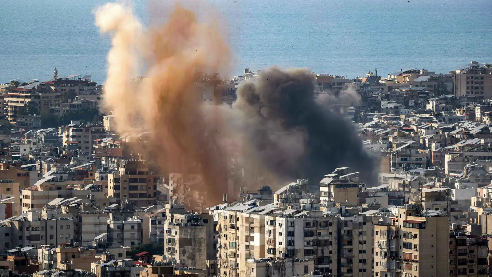 الجيش الإسرائيلي يبدأ موجة هجمات تستهدف مواقع لـ"حزب الله"