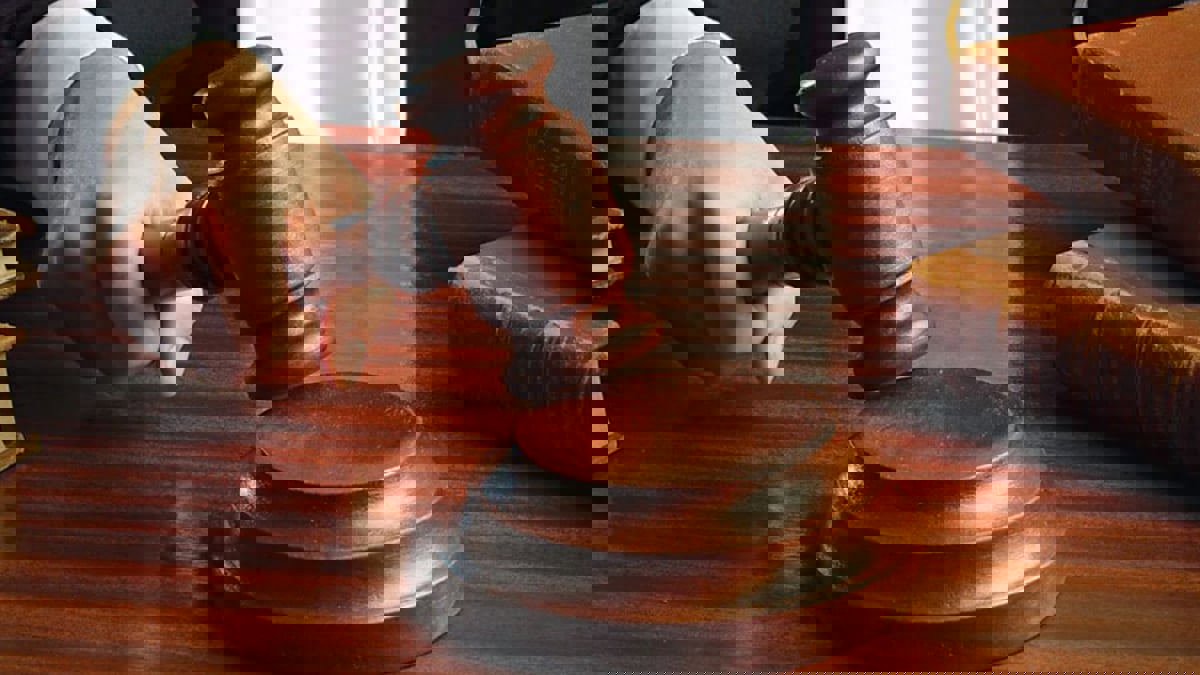 الإمارات.. "علاقة غرامية" تدفع أبناء للمطالبة بالحجر على والدهم المسن