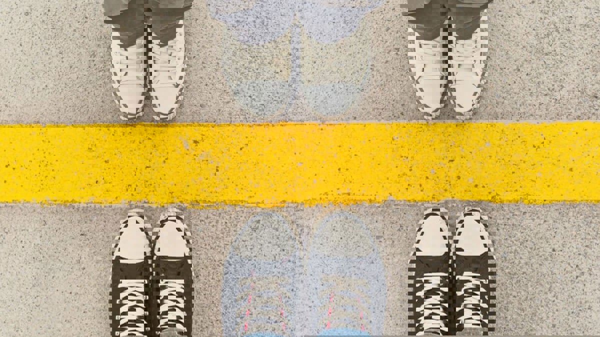 هل يخترق شريكك حدودك الشخصية.. ماذا يجب أن تفعل؟