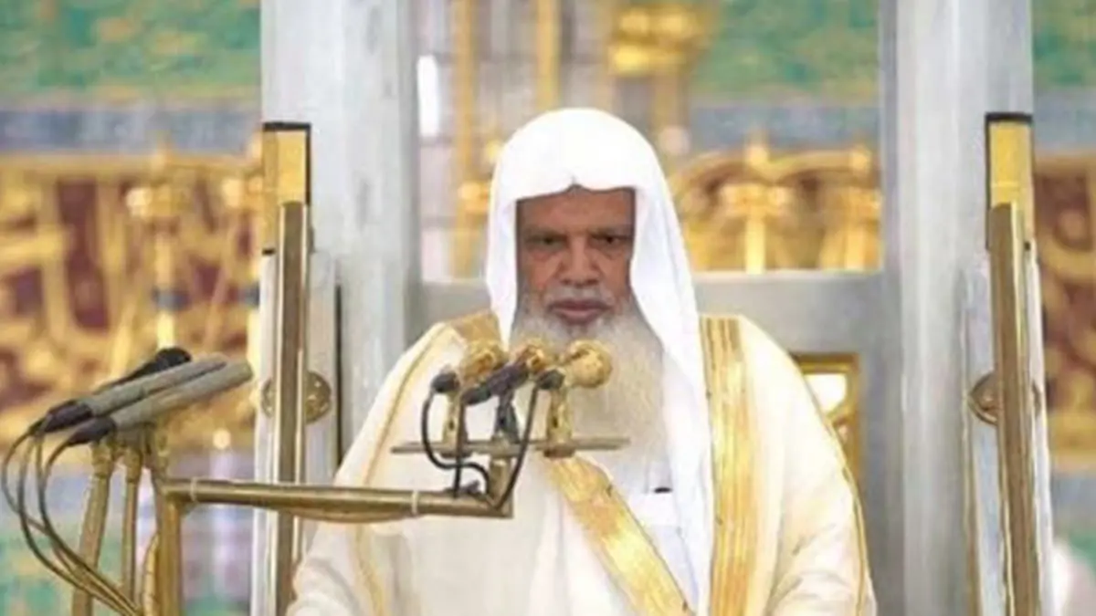 تعاطف واسع مع بكاء الشيخ الحذيفي إمام الحرم النبوي قبل صلاته على والدته