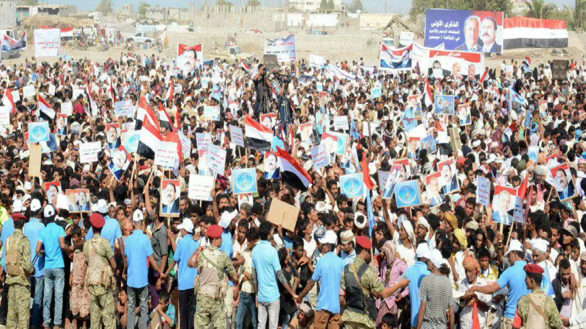 بالصور.. الآلاف يحيون الذكرى الأولى لرحيل علي عبدالله صالح في الحديدة