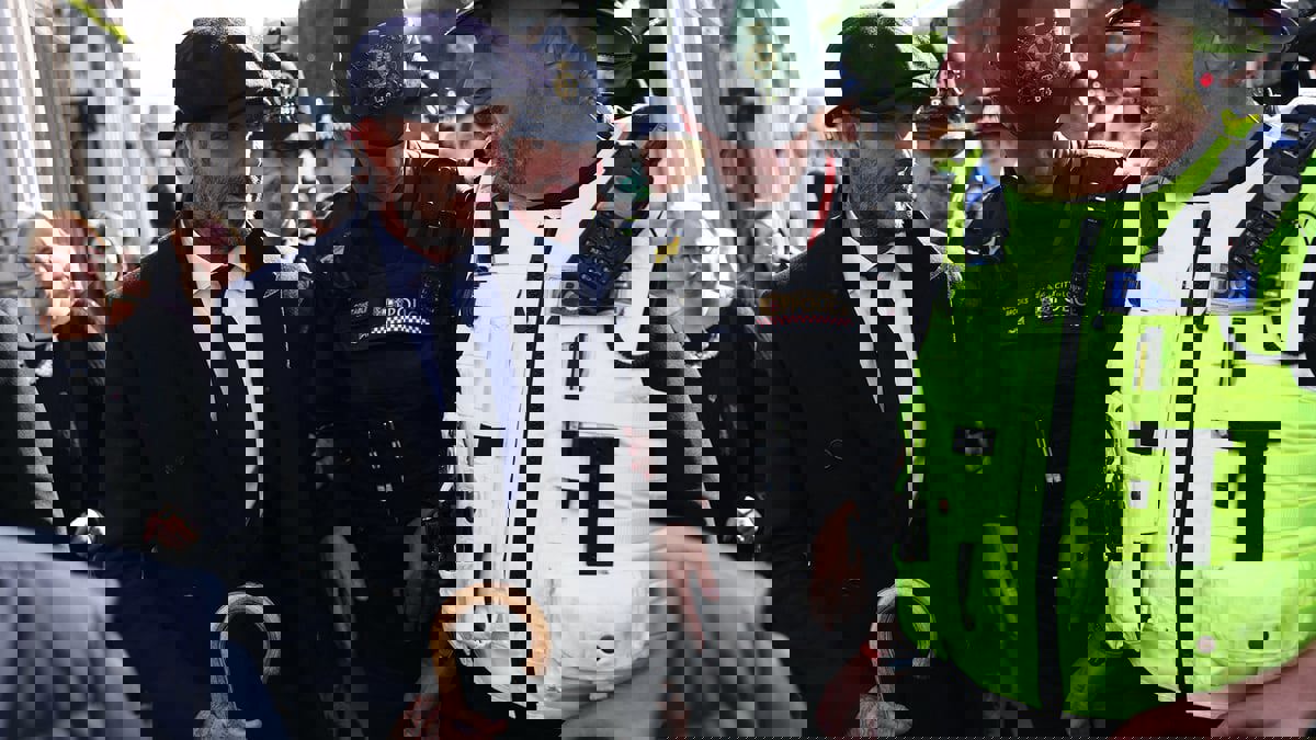 بيكهام يصطف 13 ساعة لإلقاء نظرة وداع على نعش الملكة إليزابيث (شاهد)