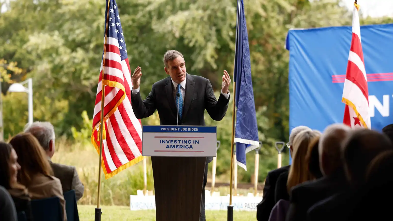 سيناتور أمريكي: إقالة رئيس وكالة المخابرات في البنتاغون