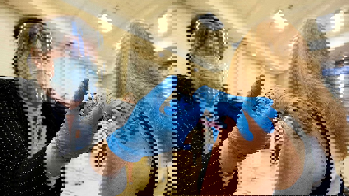 "موديرنا" تختبر لقاح كورونا على النساء الحوامل