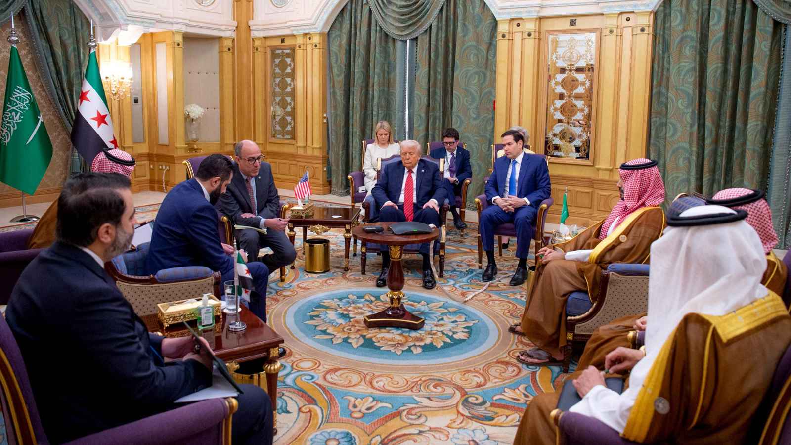 خبراء: لقاء الشرع وترامب نقطة تحول فارقة في الأزمة السورية