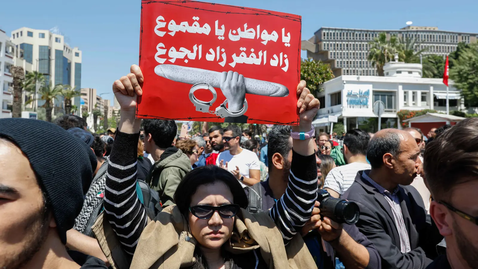 موالية ومعارضة.. هل تغذي الاحتجاجات الانقسام السياسي في تونس؟