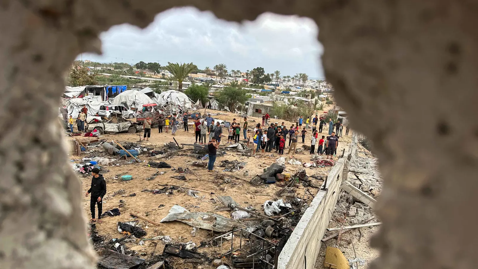 خان يونس تشتعل.. غارات مدمّرة ونتنياهو يلوّح بالسيطرة على غزة بالكامل