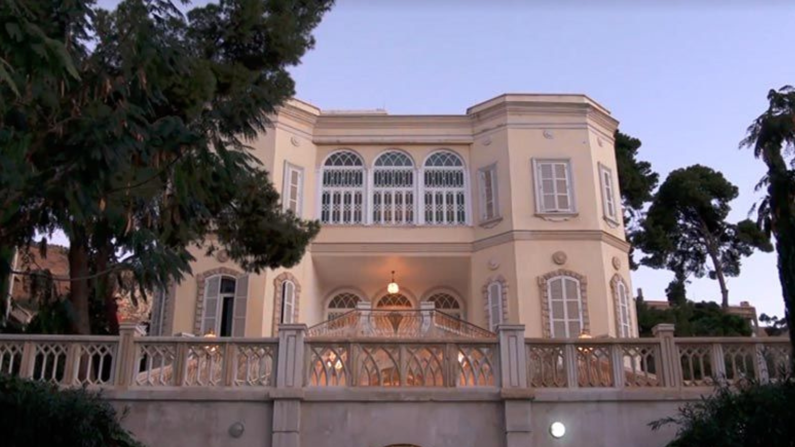 اقتحام منزل بشار الأسد في حي المالكي بدمشق (فيديو)