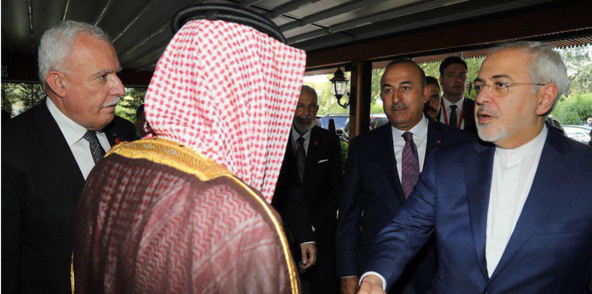 بالصور.. عادل الجبير يصافح جواد ظريف