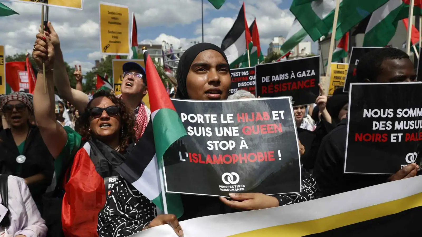 اليمين الفرنسي يصعّد ضد "الإخوان" والحجاب والمهاجرين