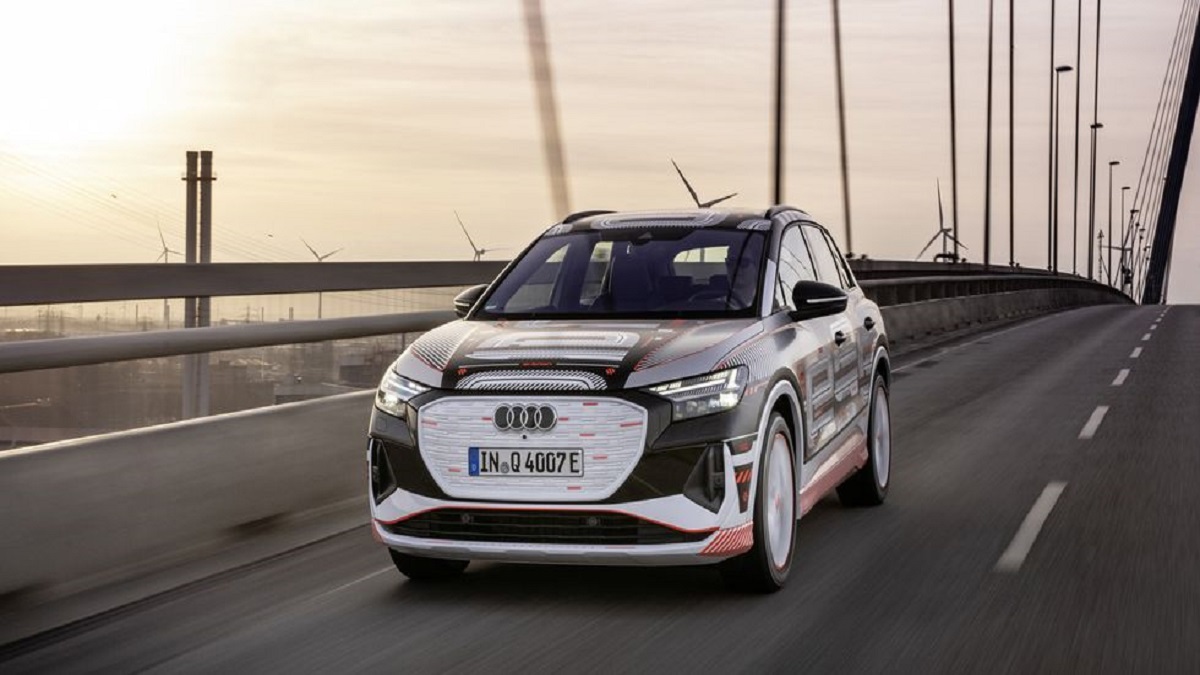 بشاشة شفافة وواقع معزز.. أودي تكشف التصميم الداخلي لسيارة Q4 e-tron الكهربائية