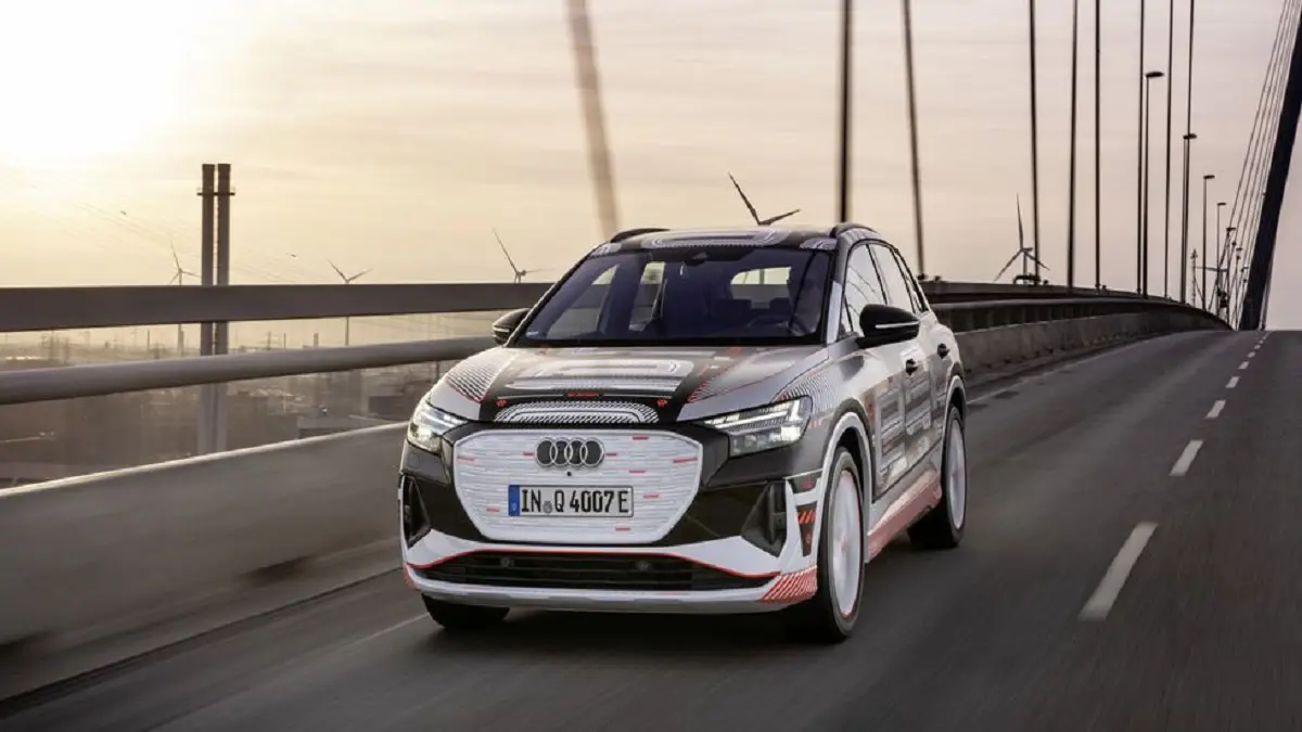 بشاشة شفافة وواقع معزز.. أودي تكشف التصميم الداخلي لسيارة Q4 e-tron الكهربائية