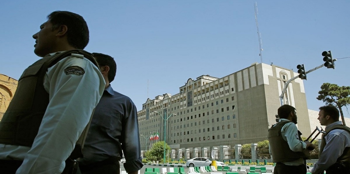 في أول جلسة بعد هجوم داعش.. إيران تمنع الصحفيين من دخول البرلمان