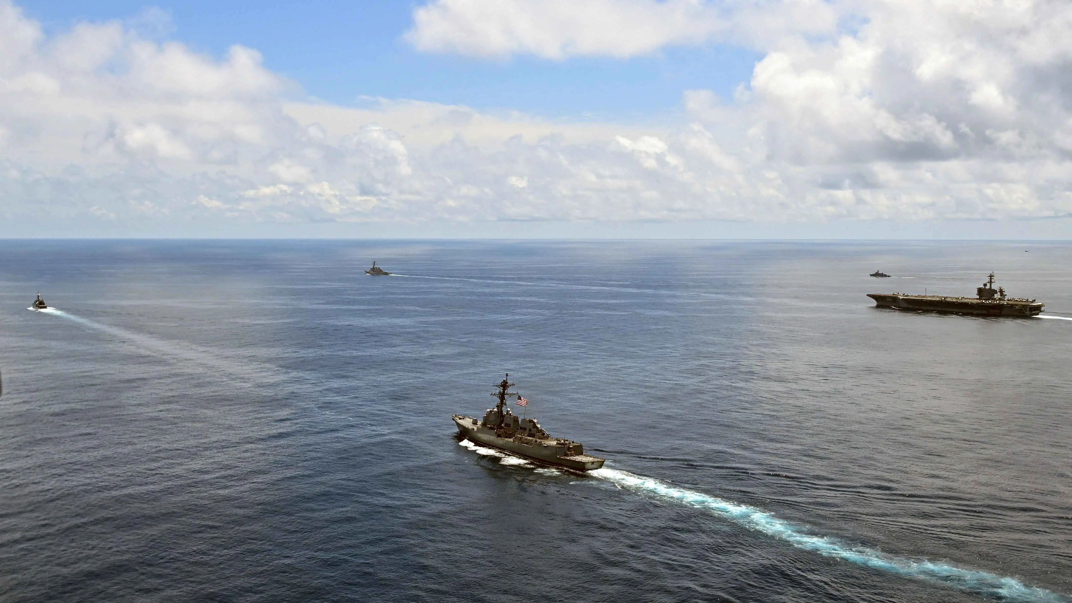 نشر 15 سفينة حربية أمريكية لدعم حصار إيران بحريا