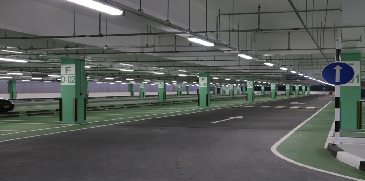 رقم قياسي.. موقف لسيارة واحدة بـ880 ألف دولار في هونغ كونغ