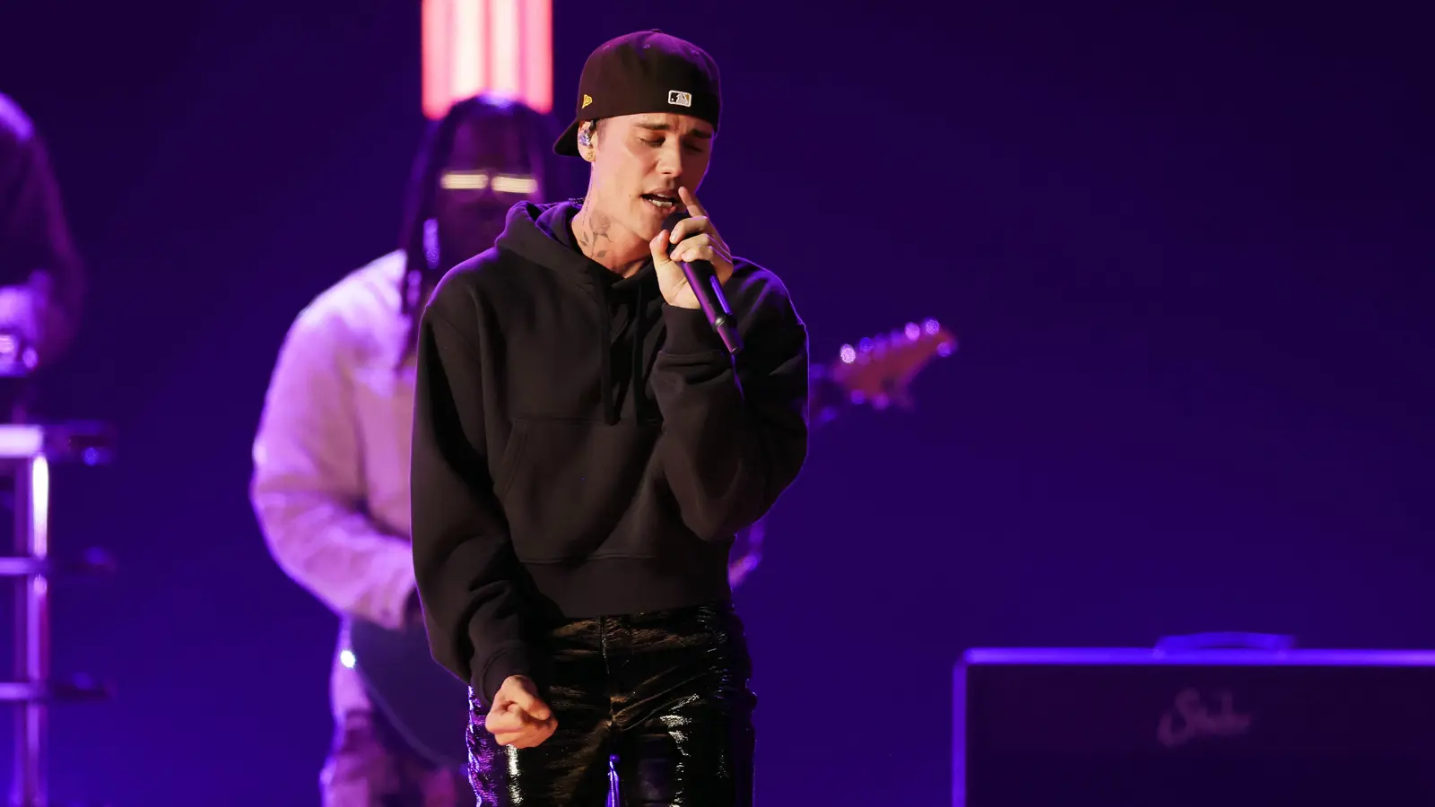 جاستن بيبر يستقبل عيد الميلاد برسائل مؤثرة