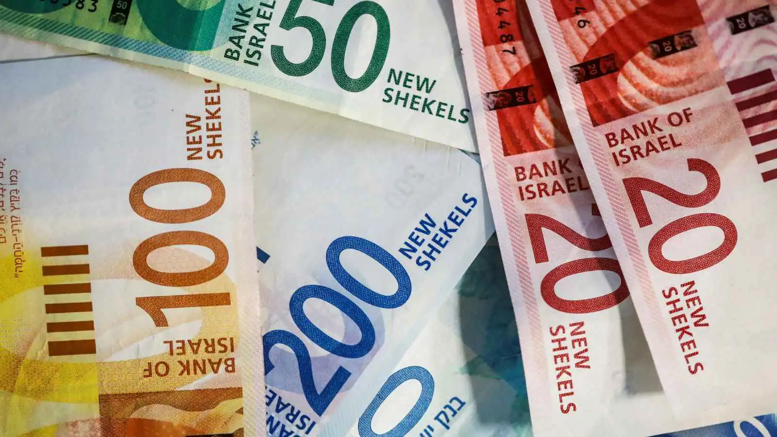 أزمة سيولة في غزة.. بنوك بلا أموال وسكان يواجهون شبح الاستغلال