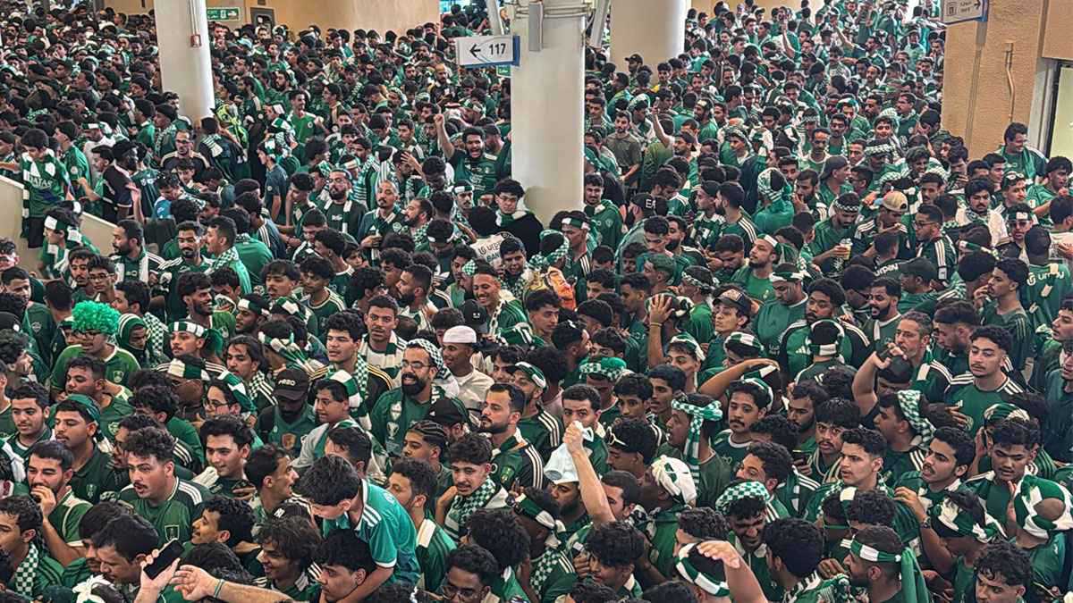 جماهير الأهلي السعودي تقتحم المدرجات قبل مواجهة بيراميدز في كأس إنتركونتيننتال