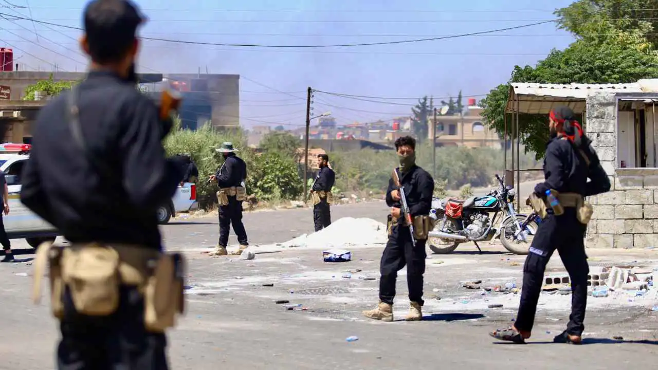 مبعوث ترامب: على جميع الفصائل السورية إلقاء السلاح فورا