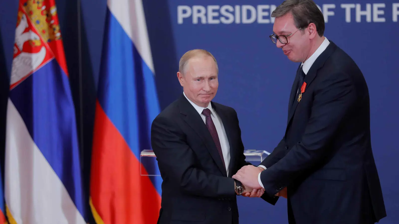 رغم تحذيرات أوروبا.. الرئيس الصربي يشارك في "يوم النصر" بموسكو