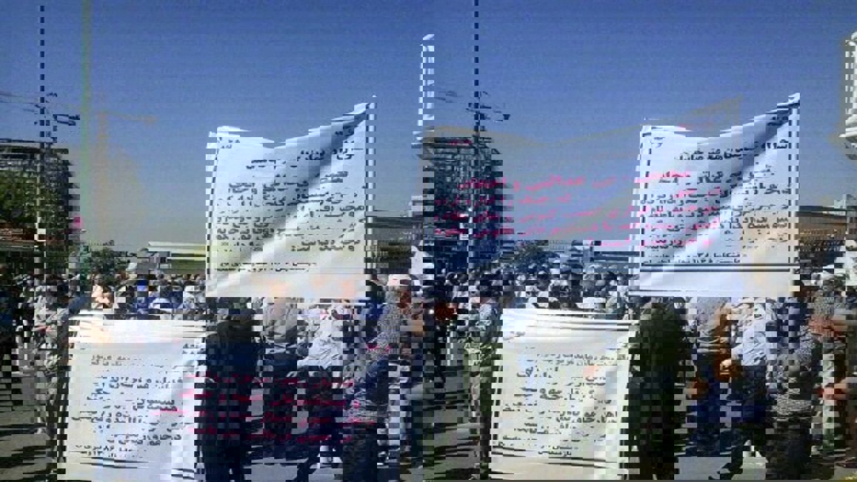 83% من المتقاعدين الإيرانيين بالقوات المسلحة يعيشون تحت خط الفقر