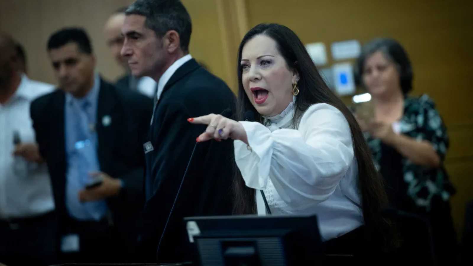 عاصفة سياسية في تل أبيب.. غوتليب تنضم إلى اللجنة الأكثر سرية بالكنيست