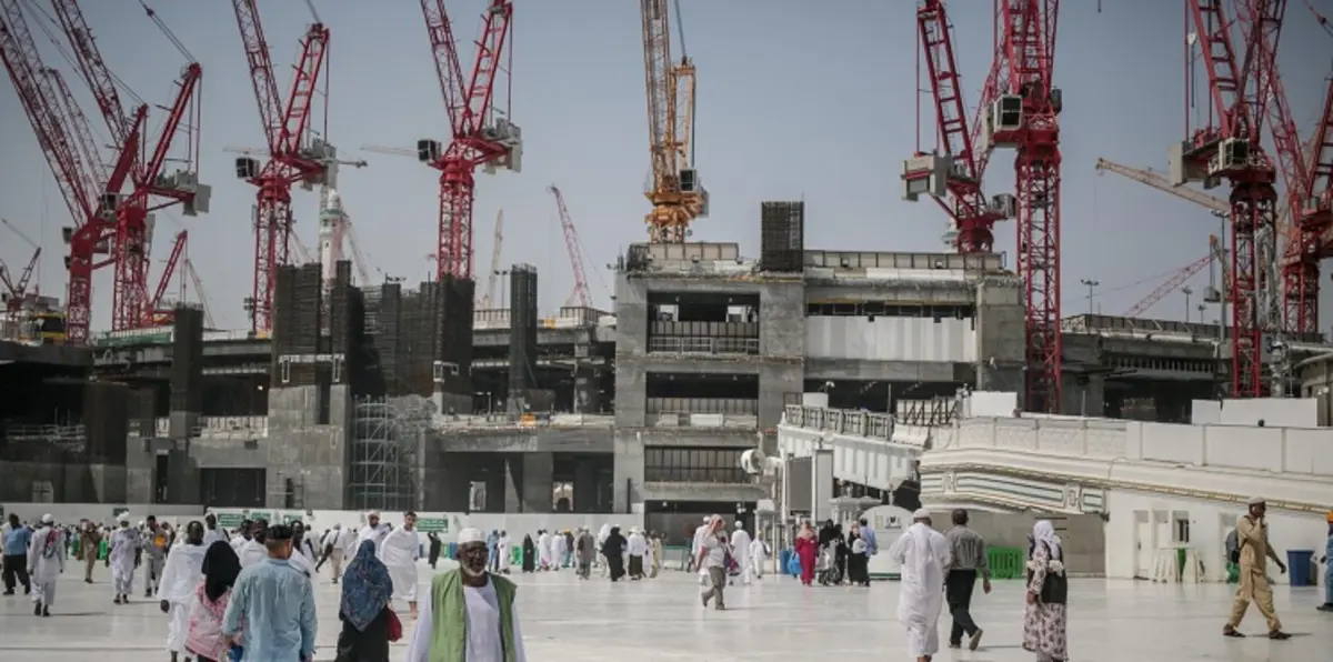 دائنو مجموعة "بن لادن" يوافقون على تمديد تمويل إسلامي لتكملة أعمال بناء في المسجد الحرام