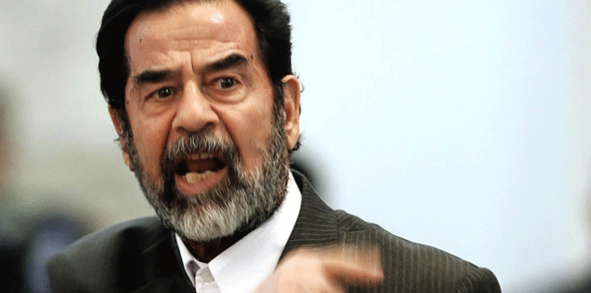 فيديو نادر.. شاهد ماذا فعل صدام حسين في مكة المكرمة