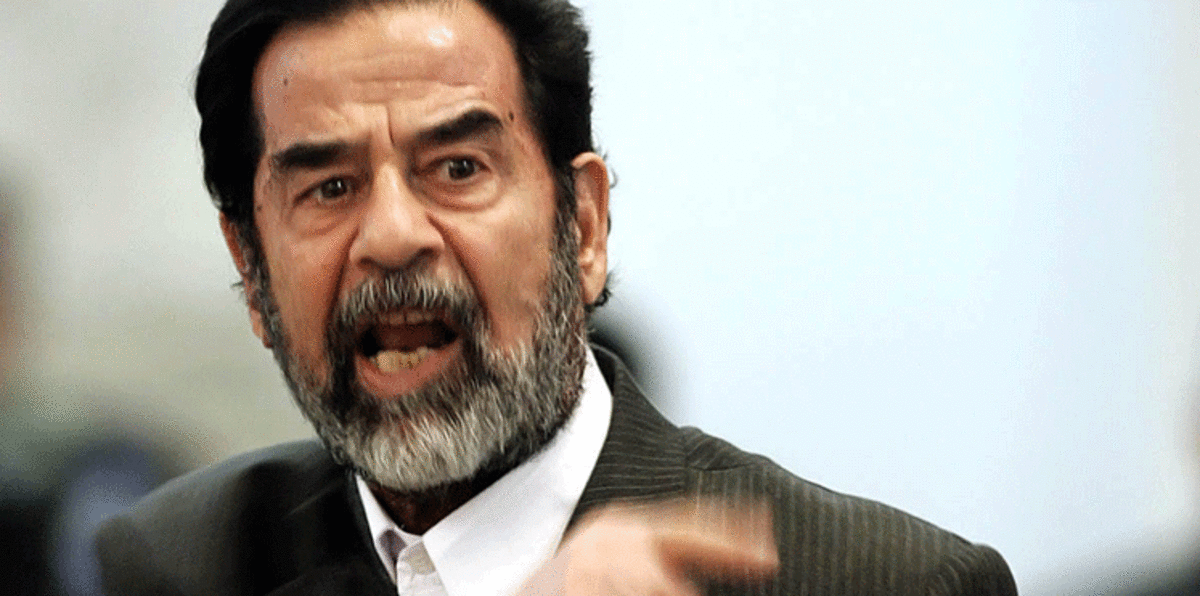 فيديو نادر.. شاهد ماذا فعل صدام حسين في مكة المكرمة