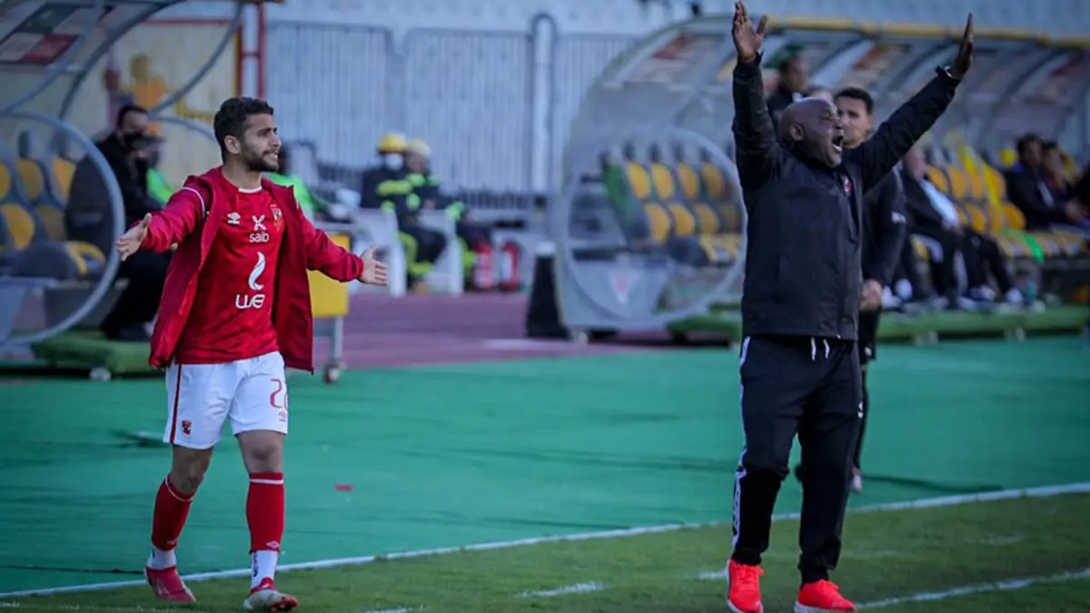 رد فعل عنيف من موسيماني مدرب الأهلي تجاه أحد الصحفيين بسبب سؤال عن كهربا (فيديو)