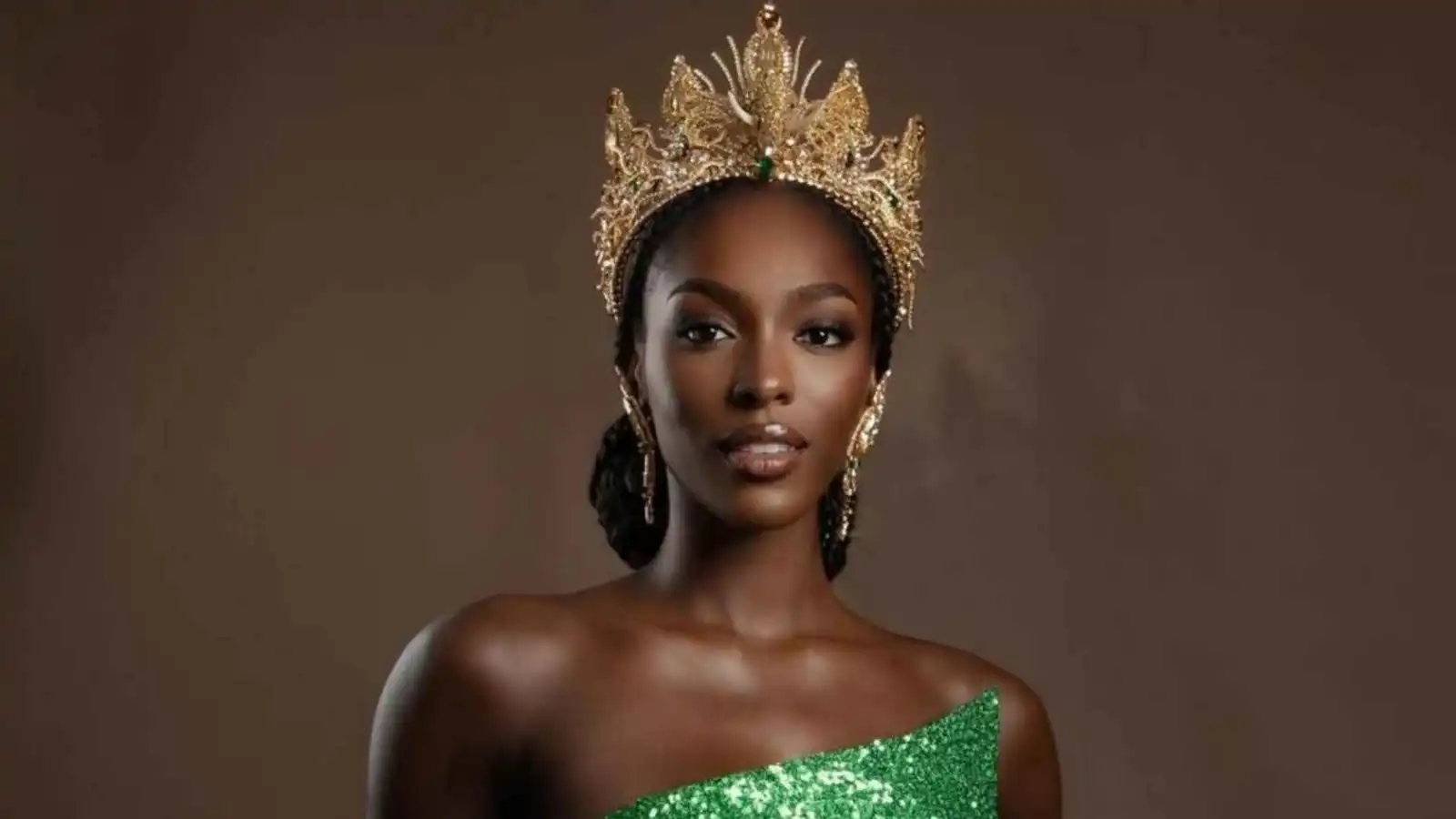 أوليفيا ياسي تتنازل عن لقب ملكة جمال الكون لأفريقيا وأوقيانوسيا