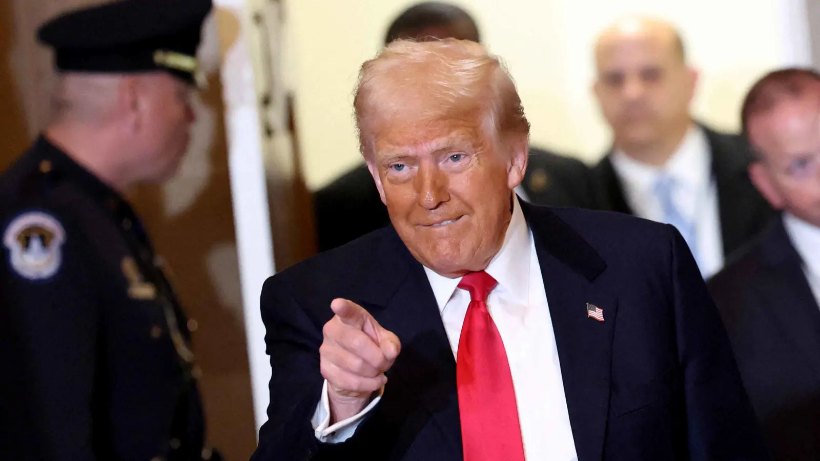 لوفيغارو: ترامب يستخدم "مطرقة الهدم" لفرض أسلوبه "العقاري" على العالم