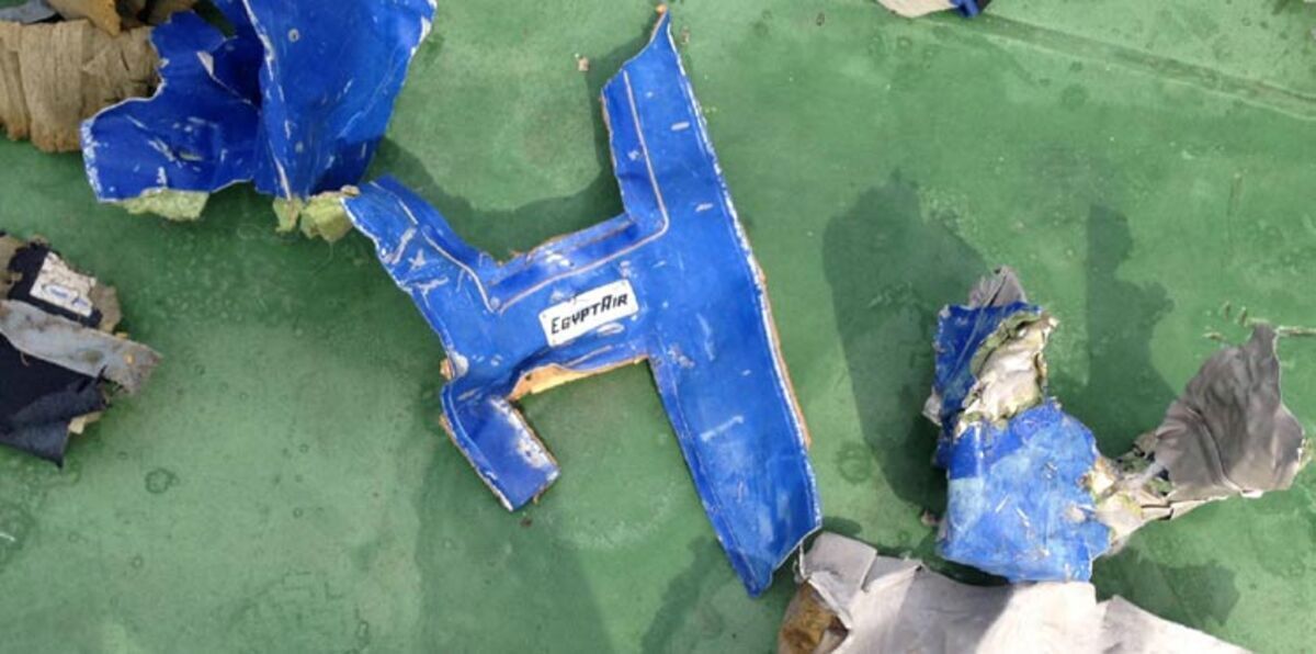 صحيفة: بقايا مادة متفجرة في حطام الطائرة المصرية المنكوبة