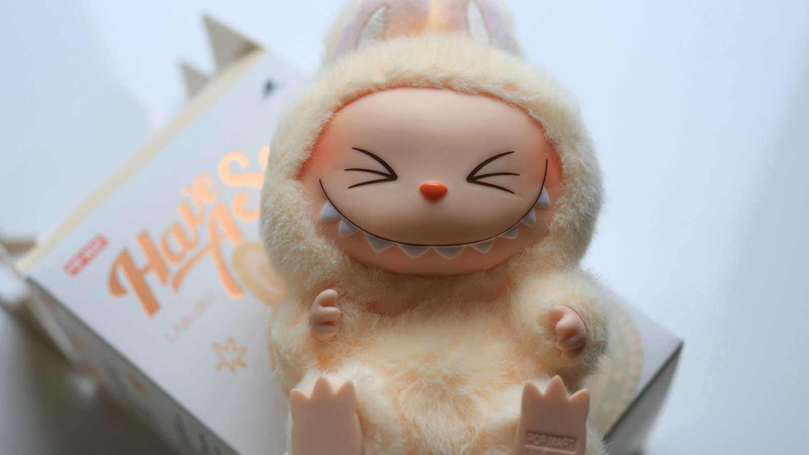 "صفقة الدم".. امرأة تبيع روحها بـ1180 دولارا لشراء دمى "لابوبو"