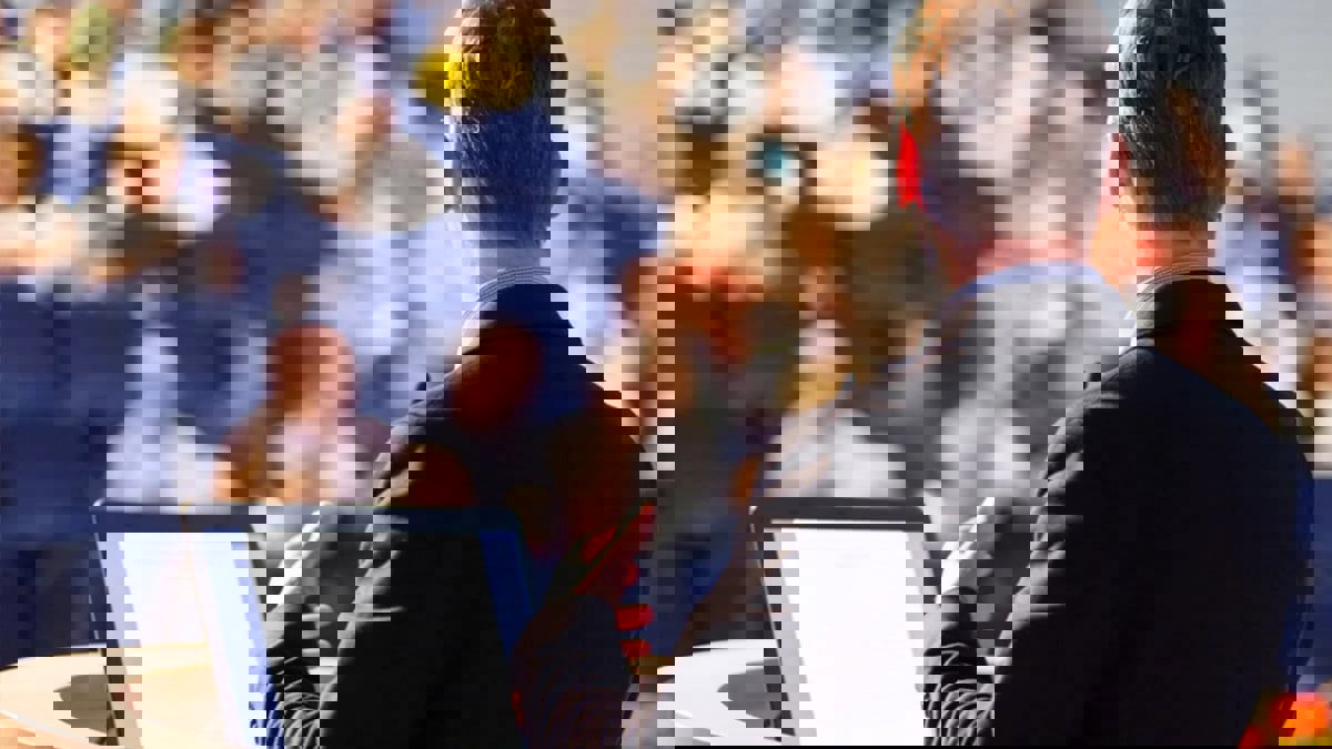 كيف تصبح "شخصًا حقيقيًا" يتحدث دون خوف؟