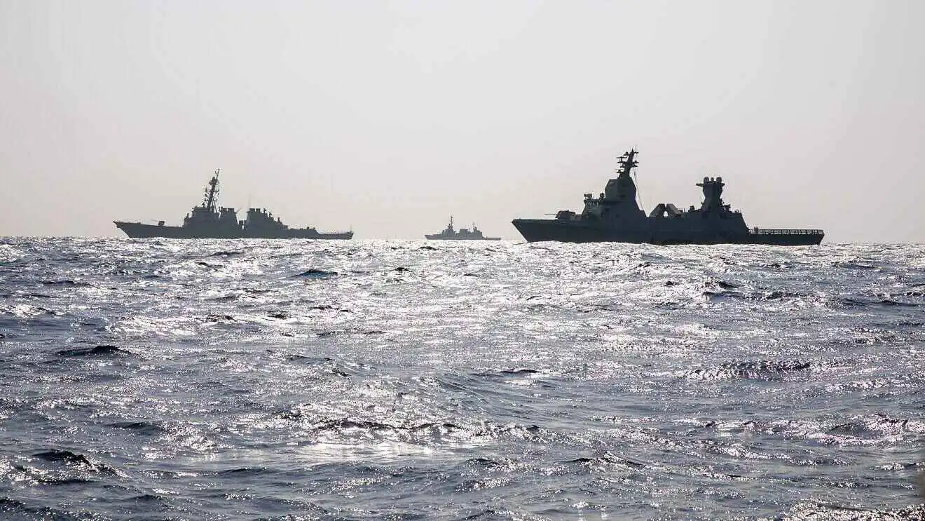 بمناورة في مضيق تيران.. البحرية الإسرائيلية تنقل رسالة ضمنية إلى طهران